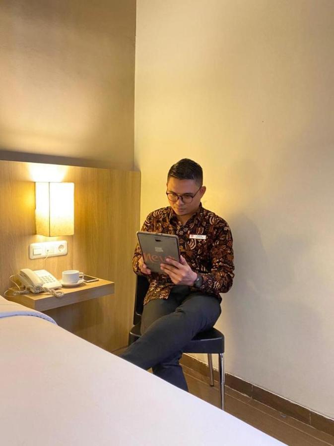 News Hotel Waru Sidoarjo Exterior photo