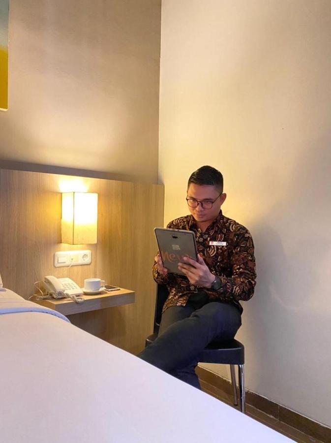 News Hotel Waru Sidoarjo Exterior photo
