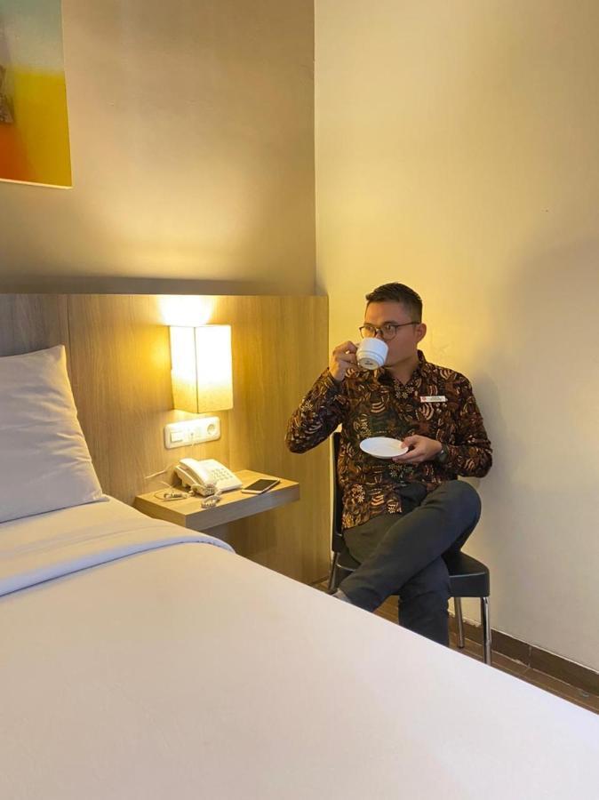 News Hotel Waru Sidoarjo Exterior photo
