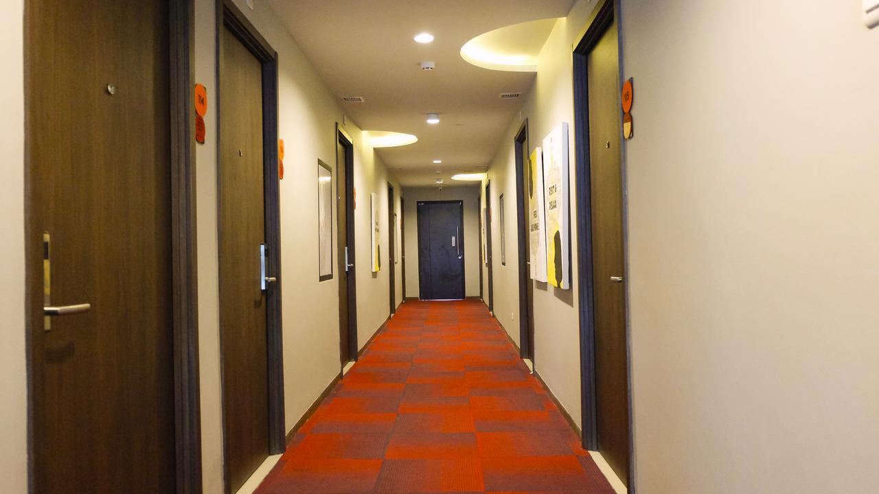 News Hotel Waru Sidoarjo Exterior photo