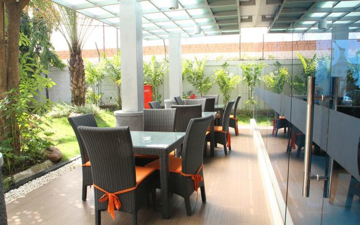 News Hotel Waru Sidoarjo Exterior photo